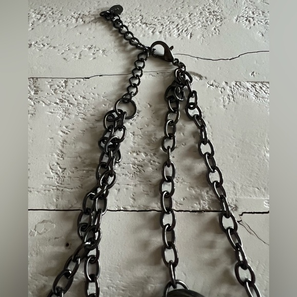 Linea by Louis Dell’Olio grey/taupe tort print plastic multilayer chain necklace - Picture 3 of 5